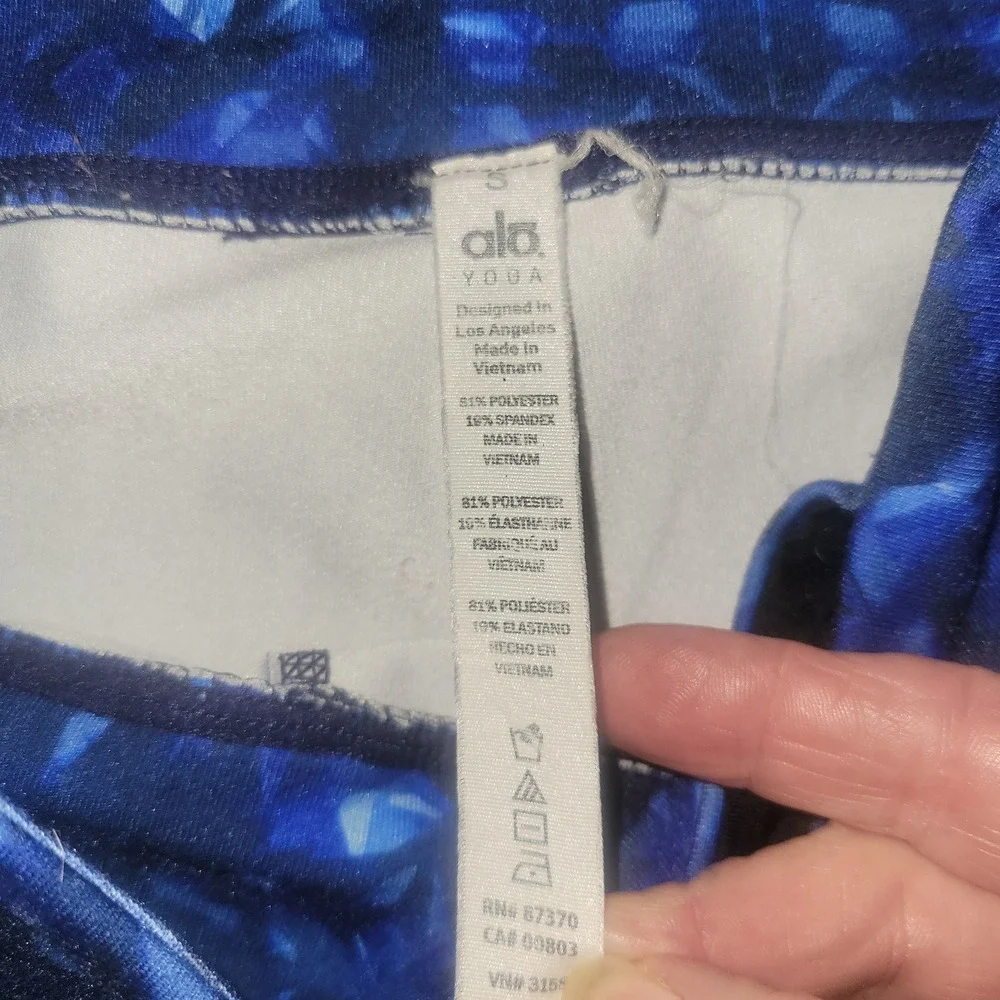 ALO YOGA‎ Blue Abstract Leaf Print Capri Leggings Activewear workout athletic